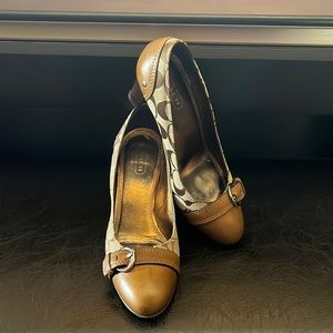 Coach Pumps
